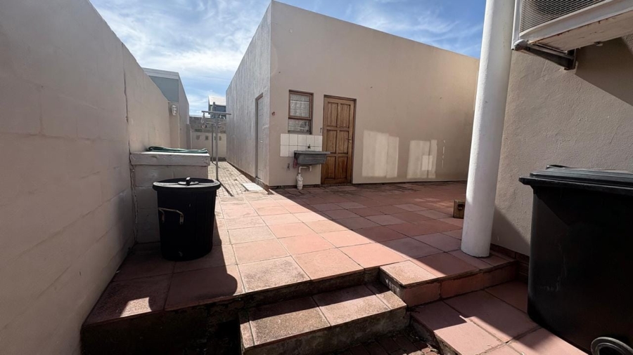 5 Bedroom Property for Sale in Sandbaai Western Cape